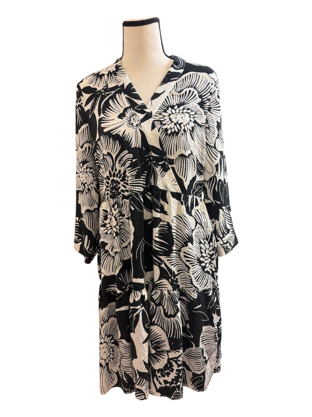 Rachel Zoe | Black and White Floral Tiered knee length dress size small